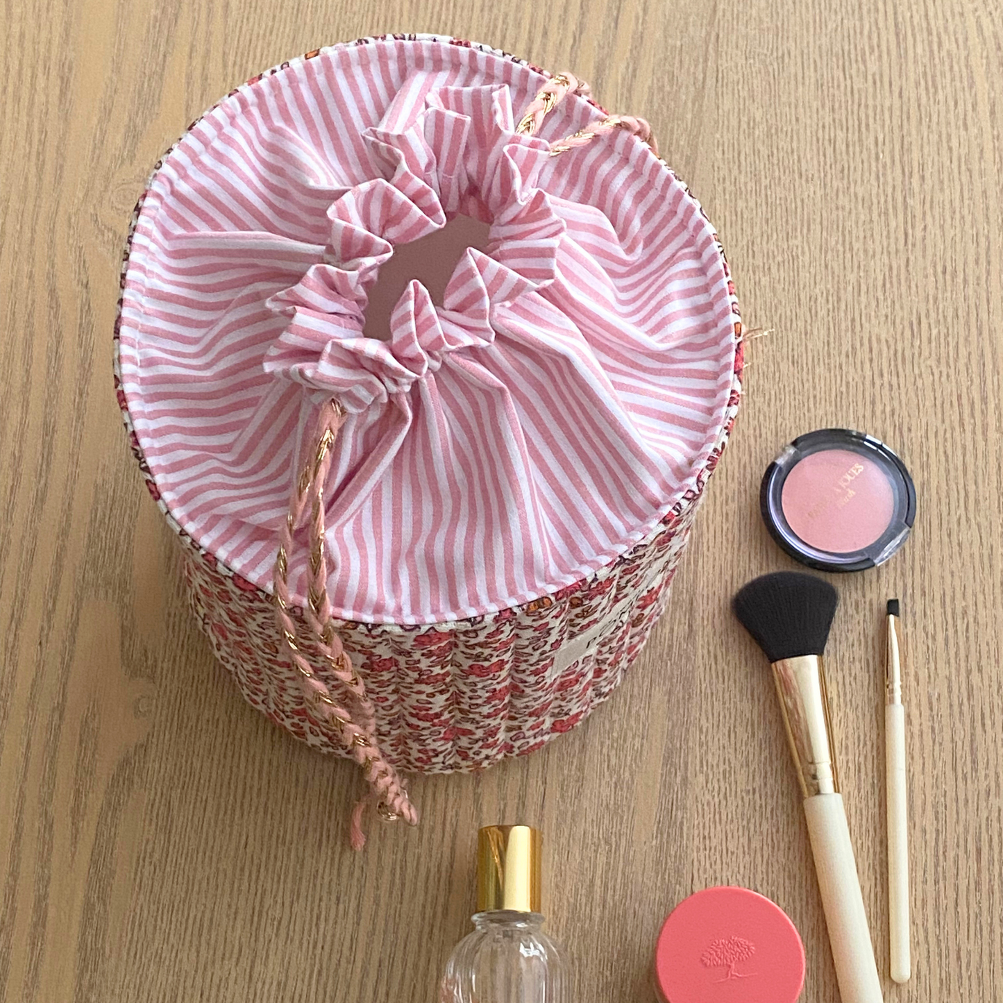 Trousse de toilette pochon à fleurs et rayures rose