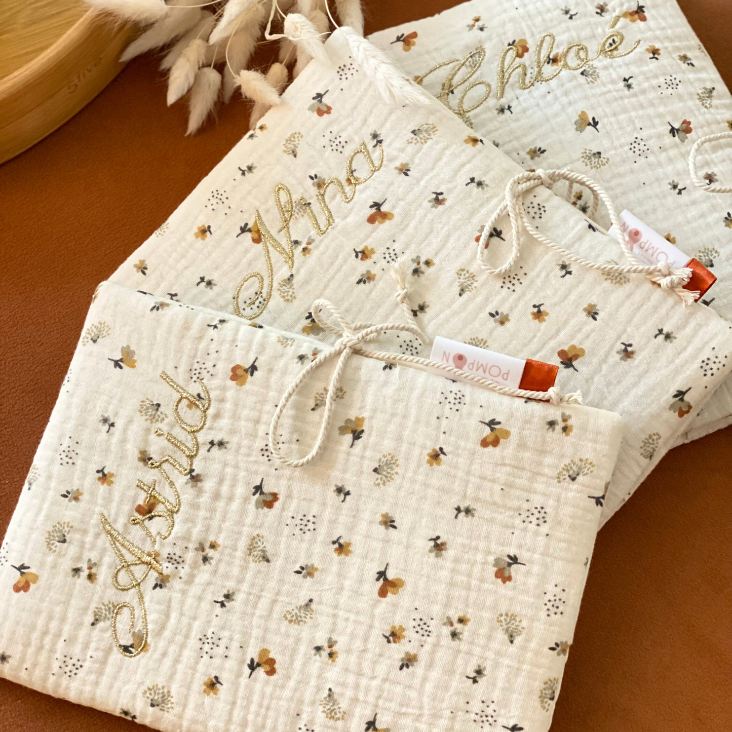 Protège carnet de santé personnalisé écru à fleurs