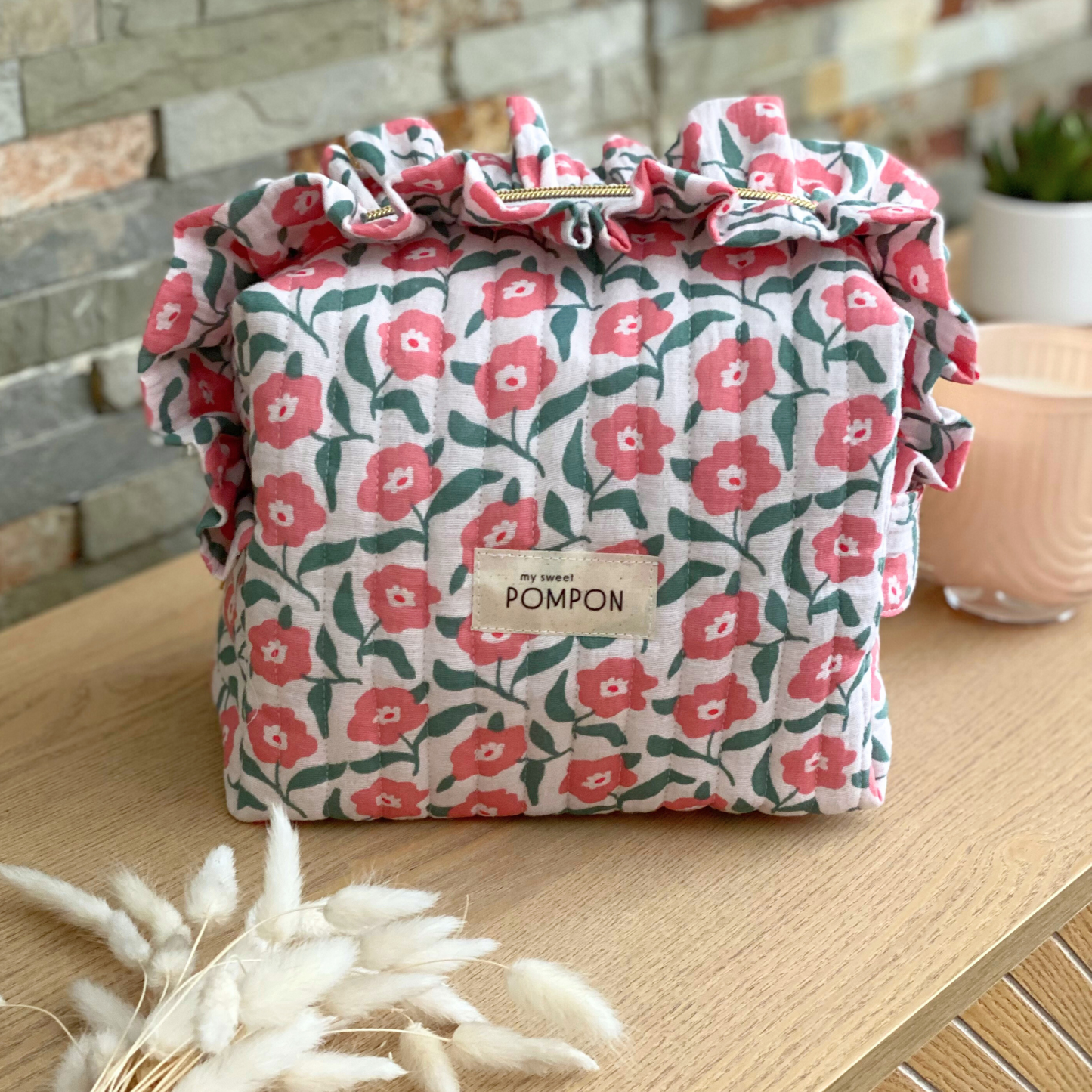 Trousse de toilette froufrou en gaze de coton fleurie rose et verte