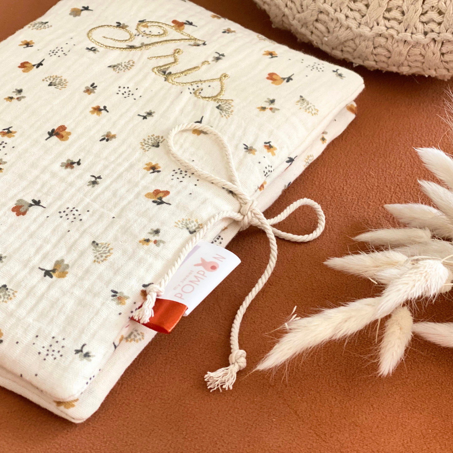 Protège carnet de santé personnalisé écru à fleurs