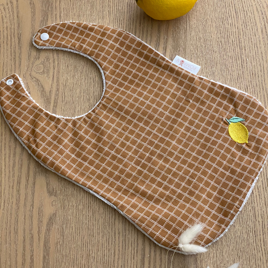 bavoir garçon camel avec broderie
