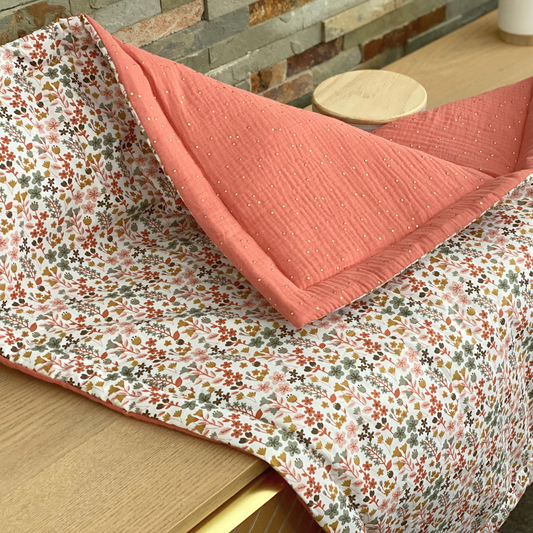 Couverture bébé personnalisable  gaze de coton terracotta à fleurs Collection Louise