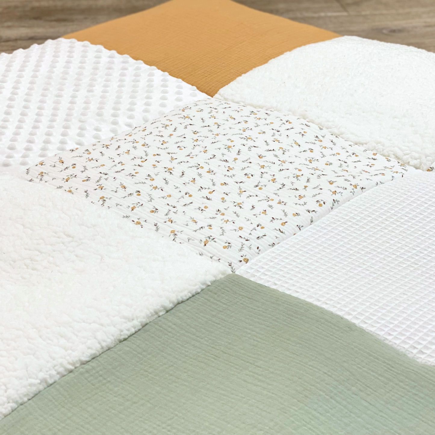 Tapis de jeux chambre bébé camel vert de gris