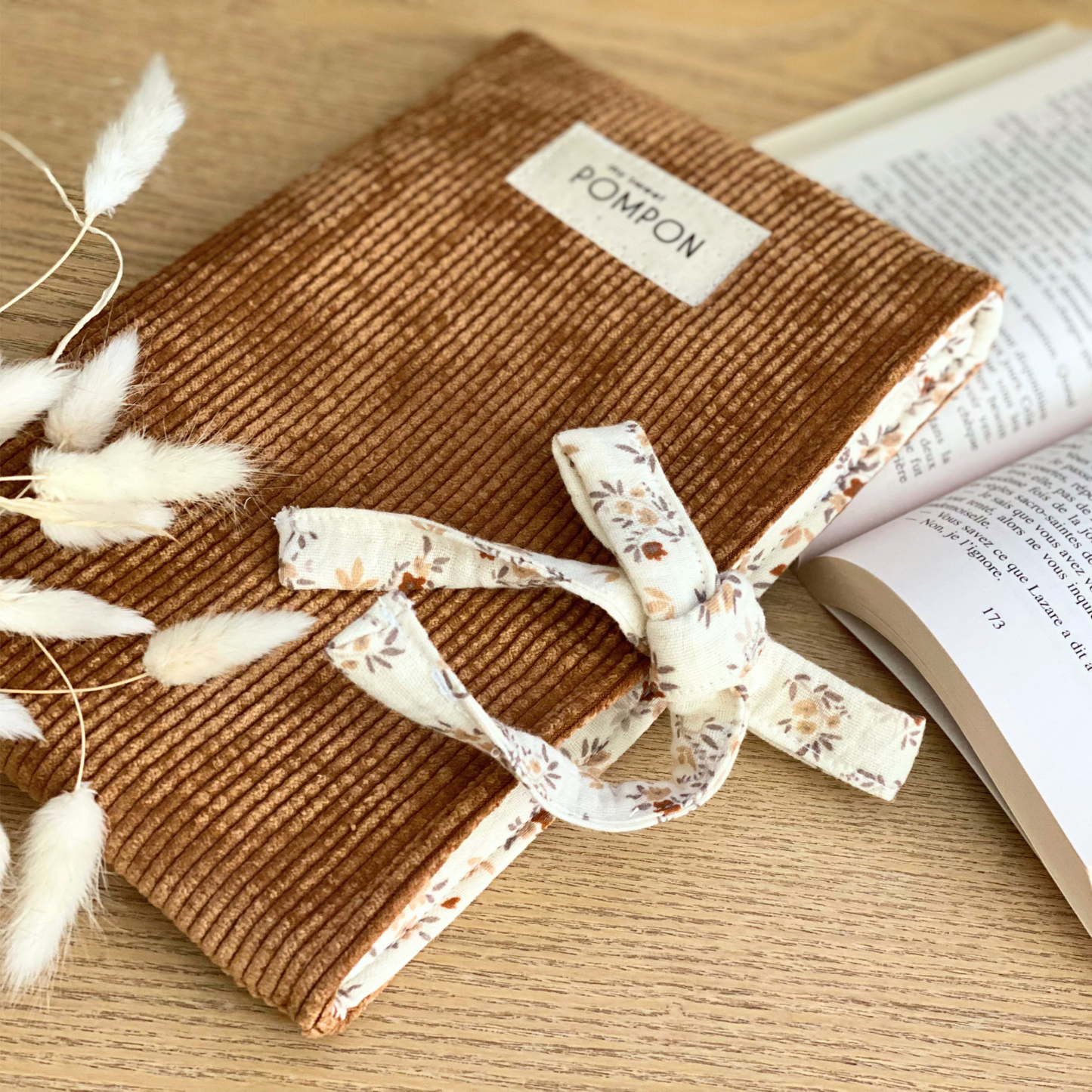 Housse pour livre de poche en velours camel Apolline