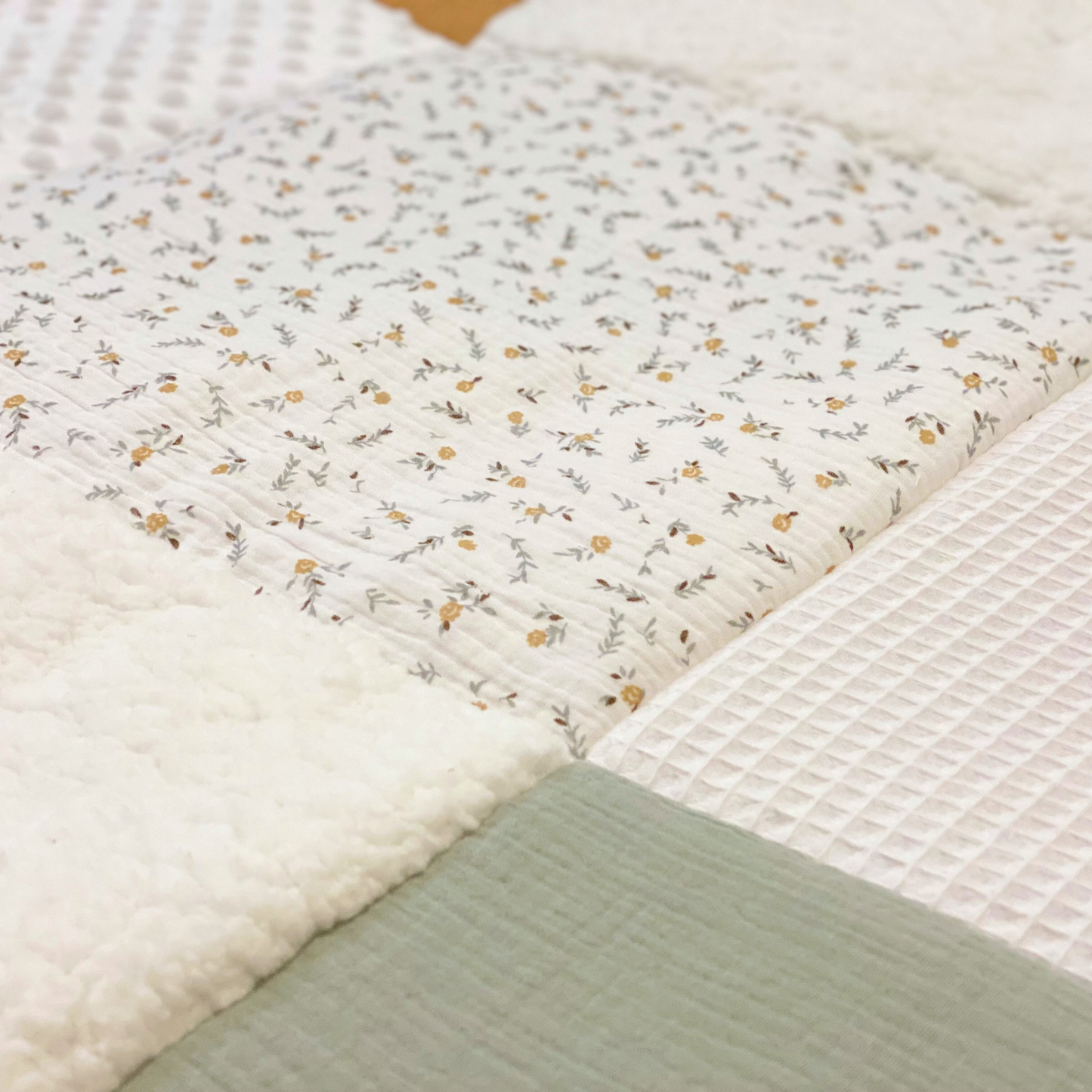 Tapis de jeux chambre bébé camel vert de gris