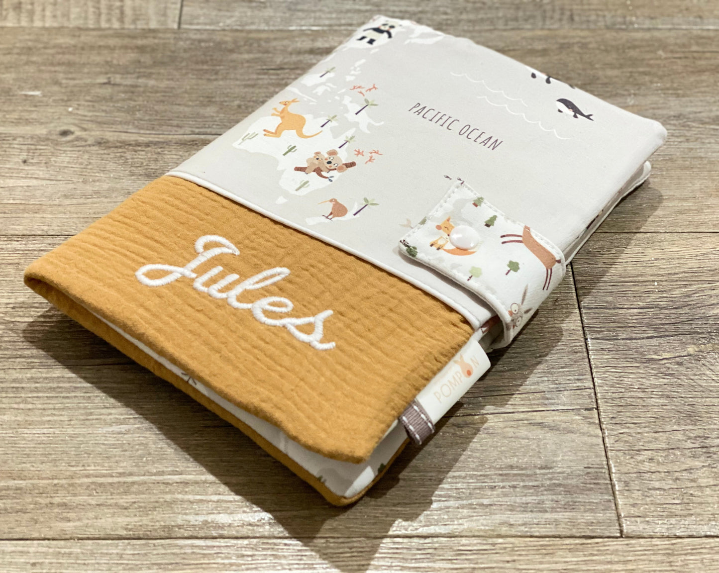 Protège carnet de santé garçon personnalisable animaux du monde Collection Jules