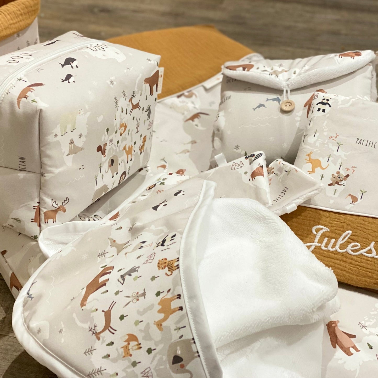Matelas à langer nomade /tapis de change sac à langer Animaux du monde