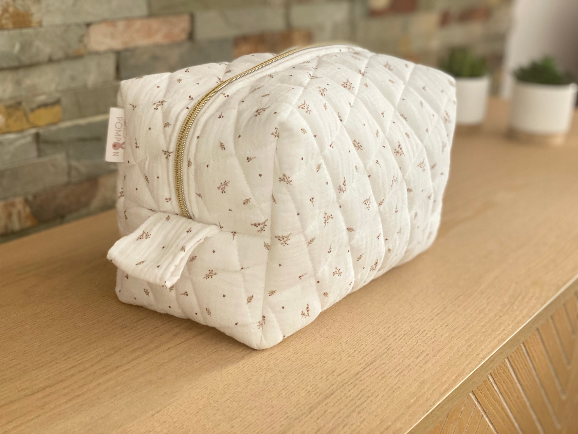 Trousse de toilette pour sac a langer double gaze blanche a fleurs My sweet pompon