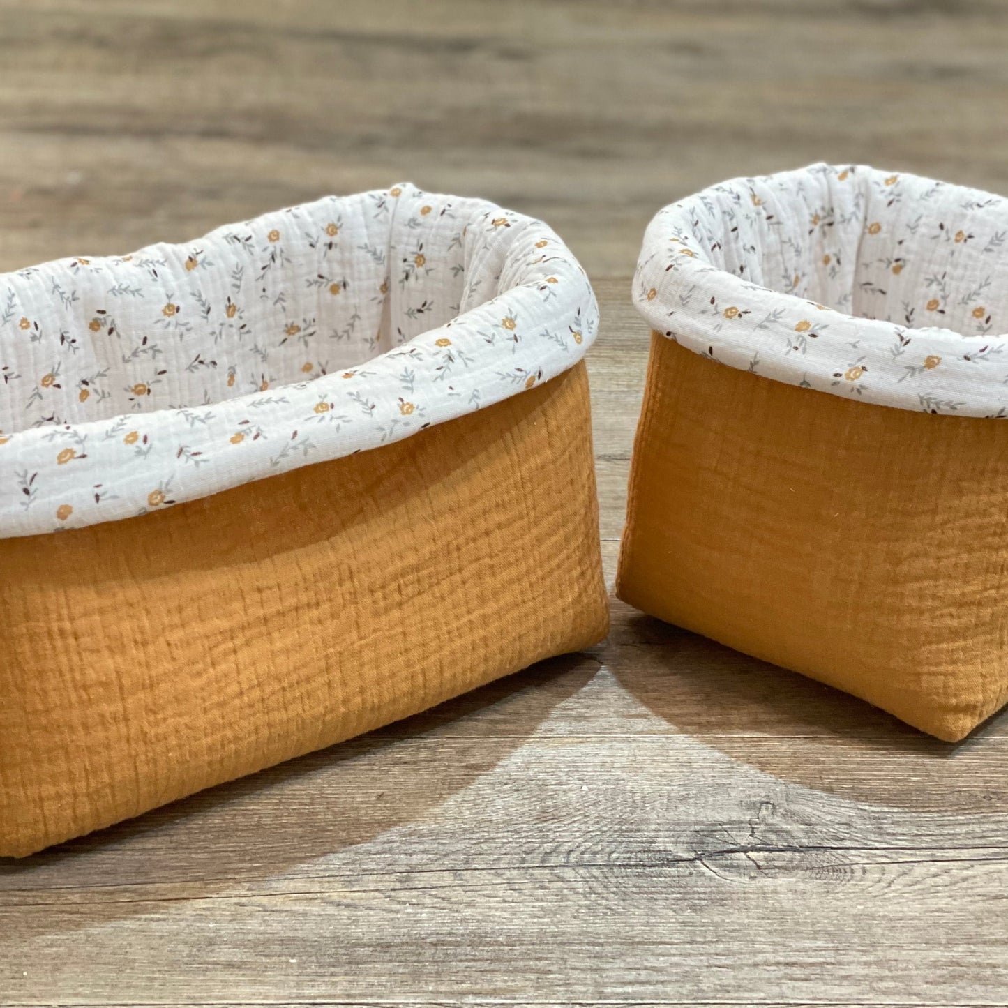 Paniers de rangement pour couches et produits bébé vert de gris et camel