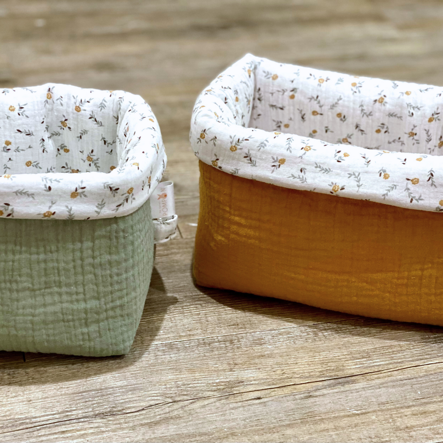 Paniers de rangement pour couches et produits bébé vert de gris et camel
